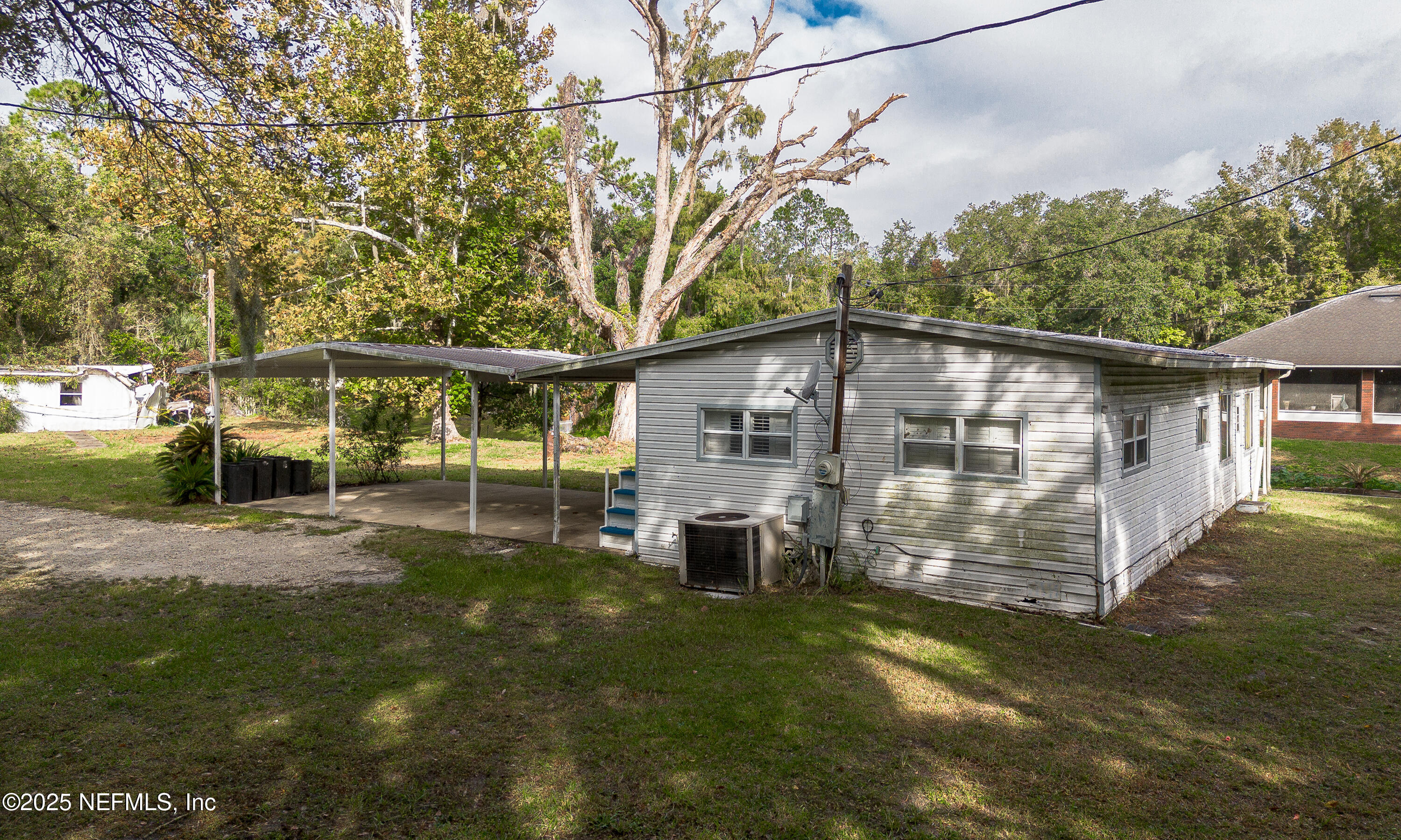 590 Palmetto Bluff Road Palatka, FL 32177 - Photo 11 of 13 a view of a small house