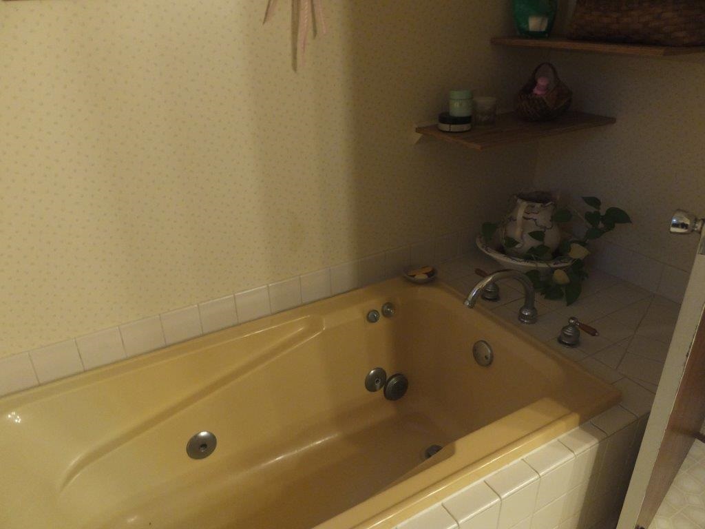 5247 Silver Pines Road Traverse City, MI 49685 - Photo 25 of 27 1853009-24.JPG