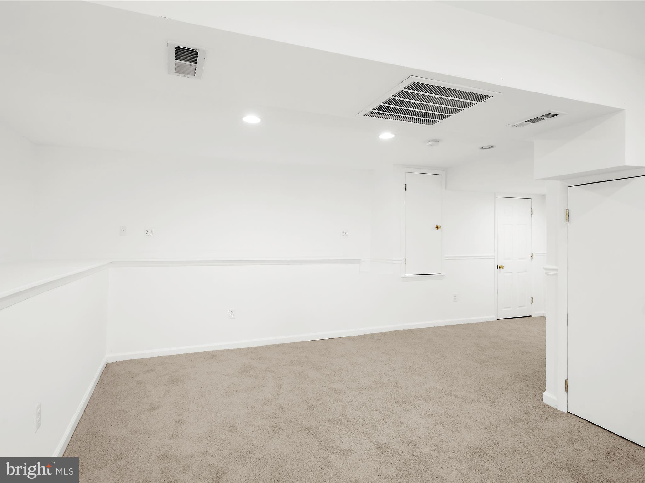 400 Dale Avenue Baltimore, MD 21206 - Photo 20 of 27 a view of an empty room