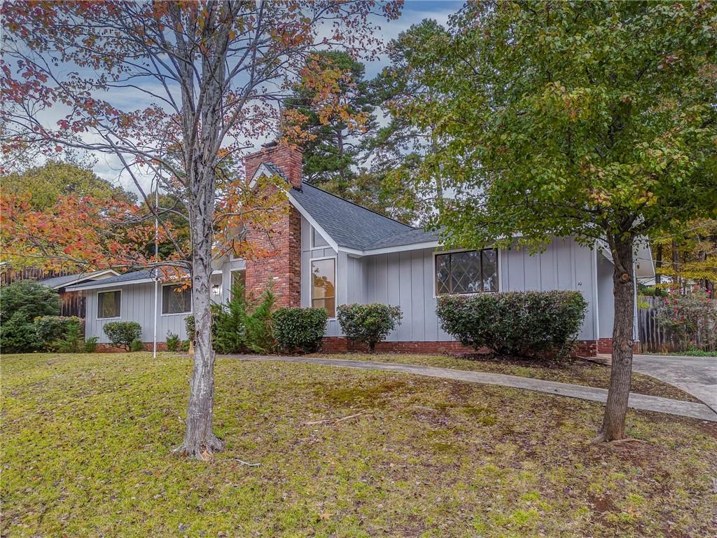 10 Thornwood Drive Southwest Rome, GA 30165 - Photo 3 of 57 a view of a house with a yard and large tree
