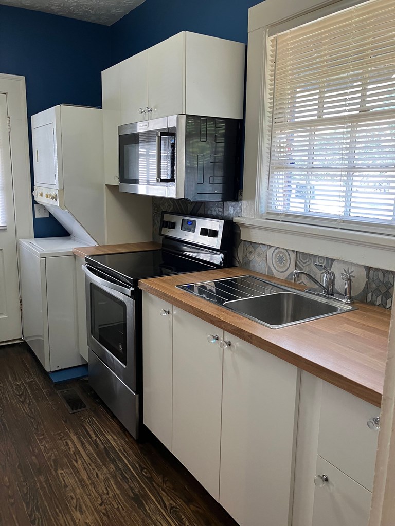 2318 Huggins Street Columbus, GA 31903 - Photo 22 of 40 a kitchen that has a sink and a stove