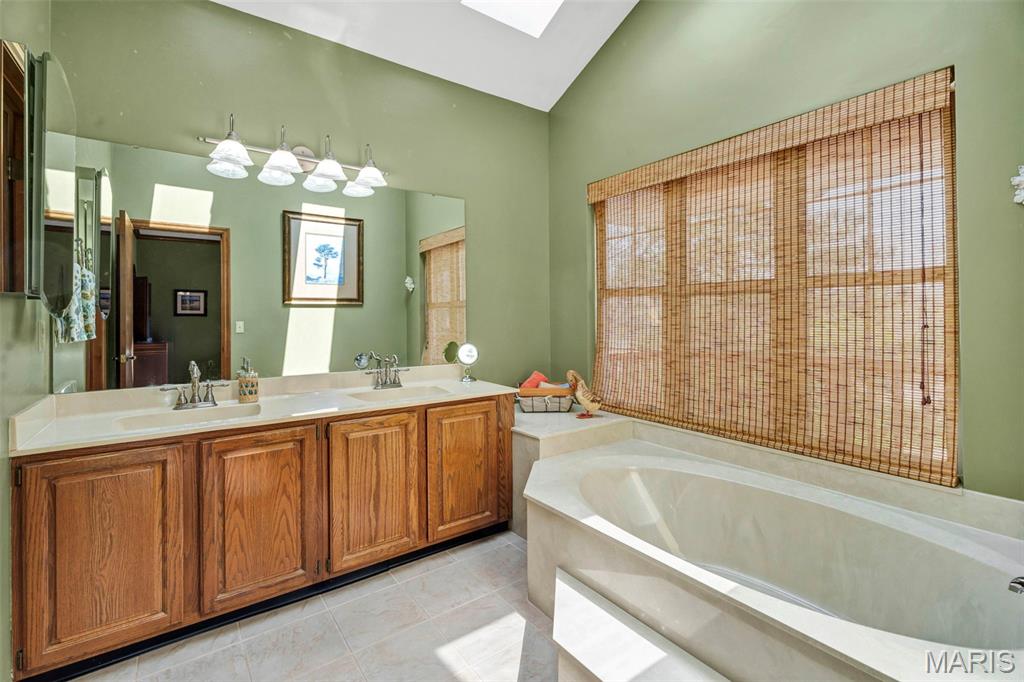 405 Meramec Way, Unit 10 St. Charles, MO 63303 - Photo 19 of 23