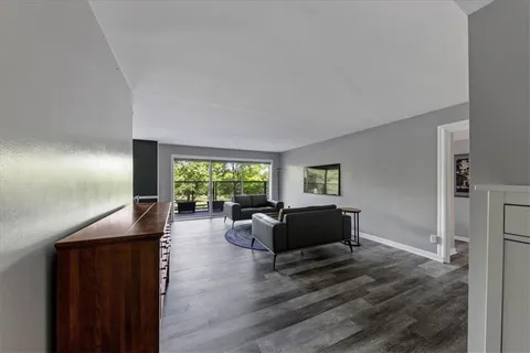 $189,000 | 4550 Warwick Boulevard, Unit 213, Kansas City, MO 64111