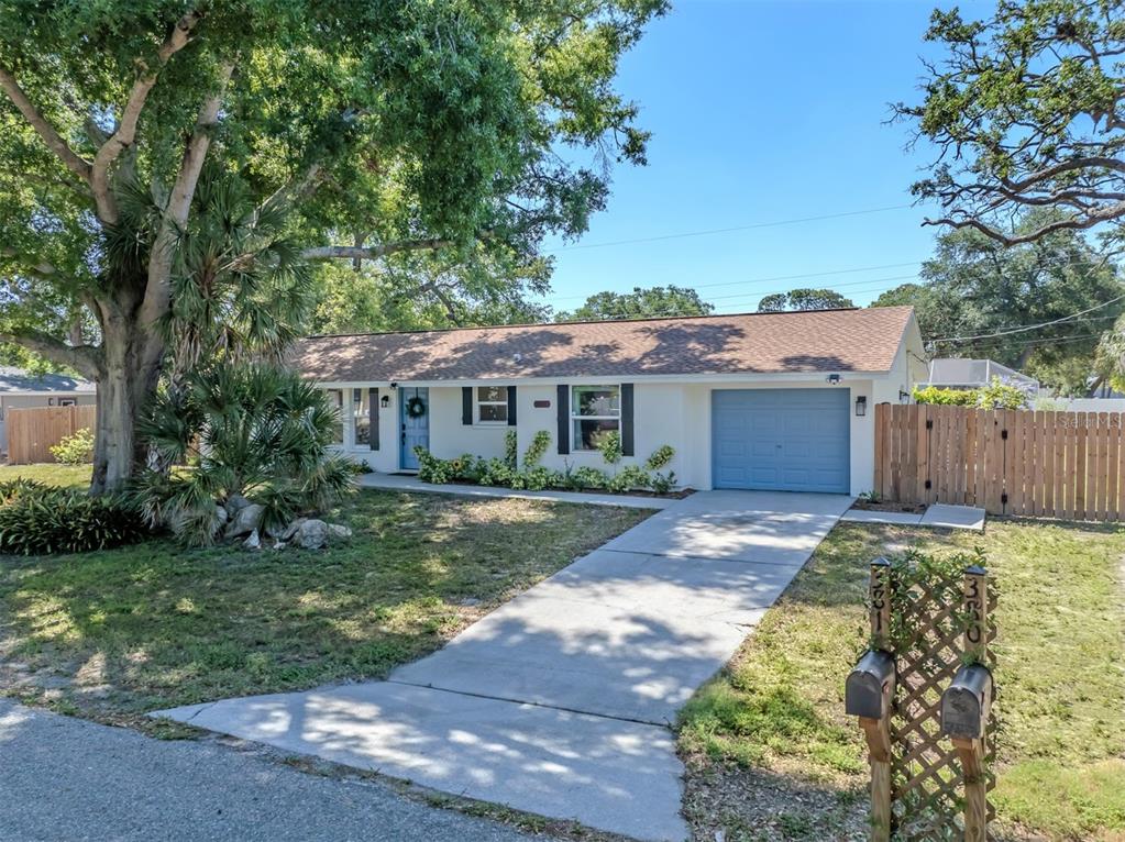 381 Falkland Road Venice, FL 34293 - Photo 1 of 41