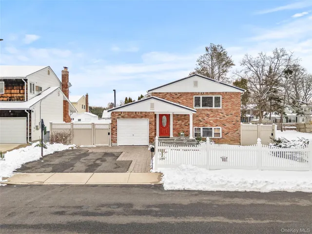 $4,500 | 12 Ross Avenue, Melville, NY 11747