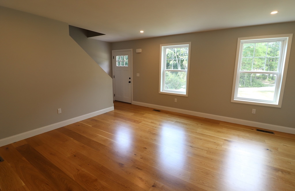 35 Glendale Road, Unit 1 Tiverton, RI 02878 - Photo 16 of 23