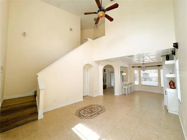 a view of livingroom with furniture