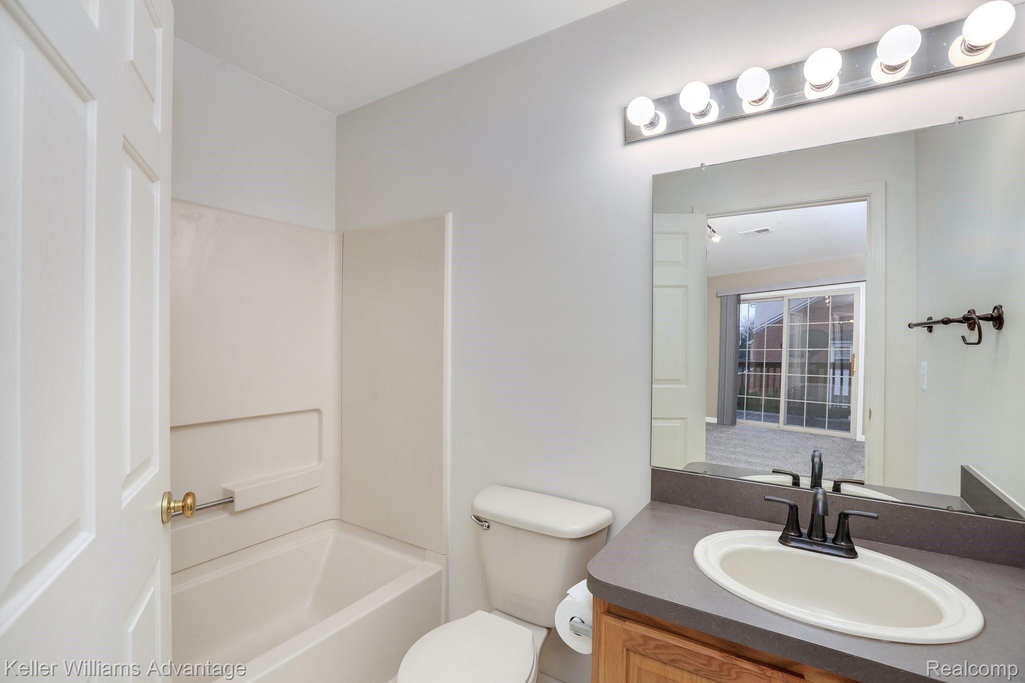 17030 Farmington Road, Unit 106 Livonia, MI 48154 - Photo 13 of 21 15-web-or-mls-17030 Farmington Rd0014.jpg