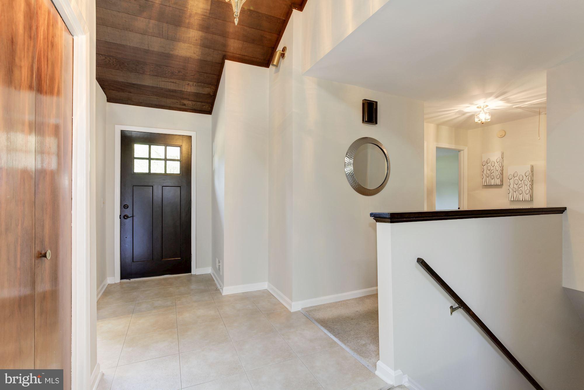 1666 Winchester Road Annapolis, MD 21409 - Photo 2 of 25 Foyer with ceramic tile