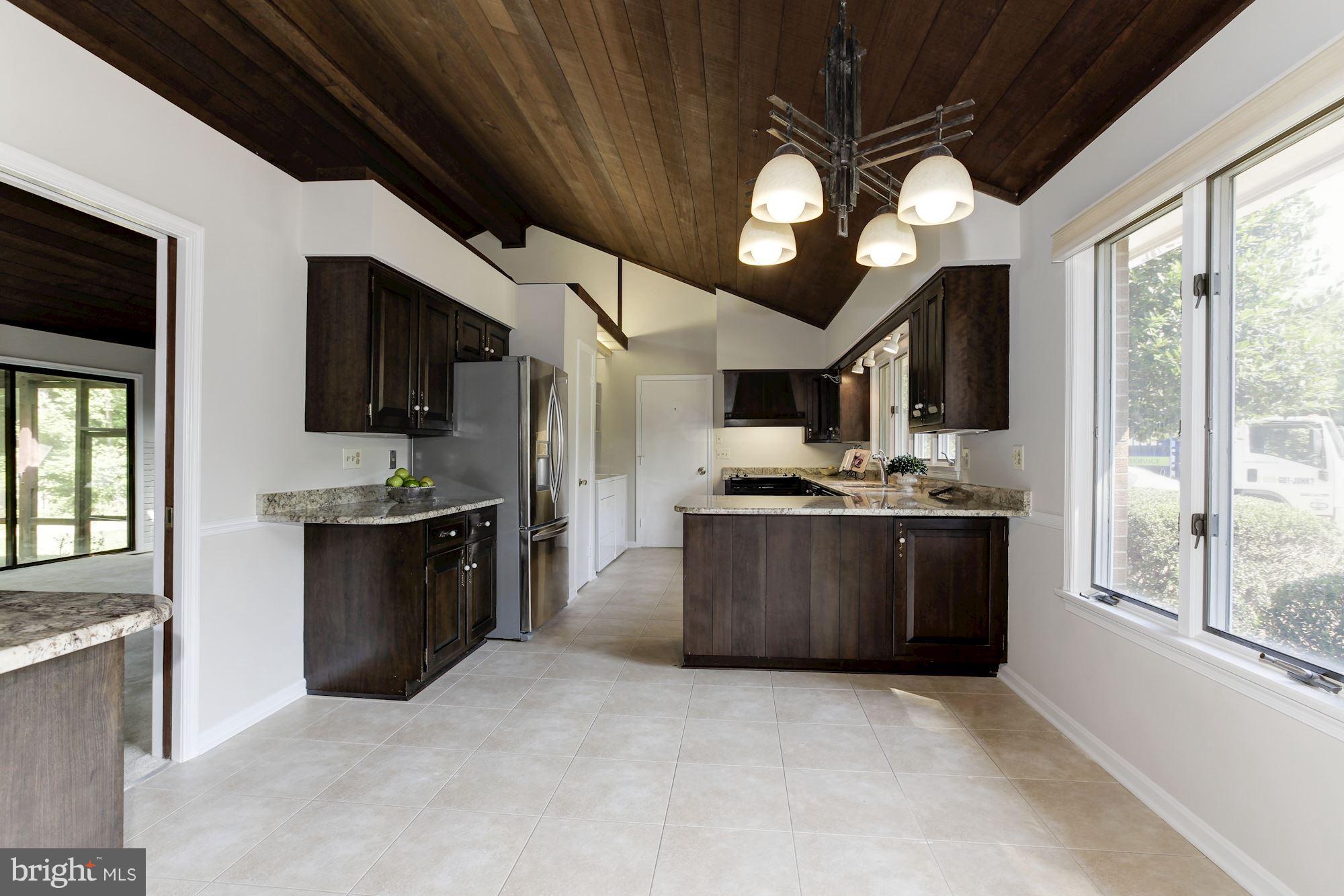 1666 Winchester Road Annapolis, MD 21409 - Photo 3 of 25 Large Eat-In Kitchen