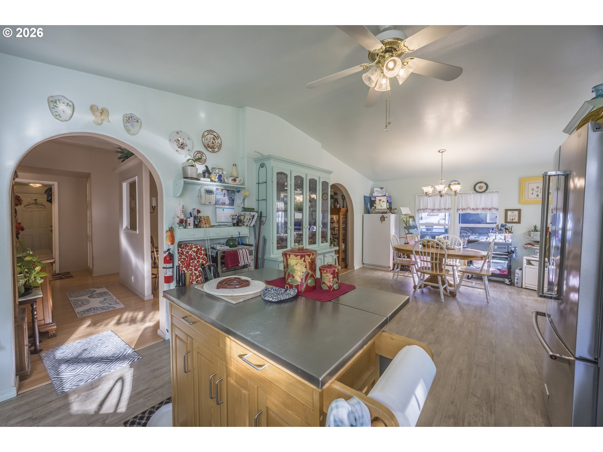 9580 North Fork Siuslaw Road Florence, OR 97439 - Photo 24 of 48 a living room with furniture and chandelier