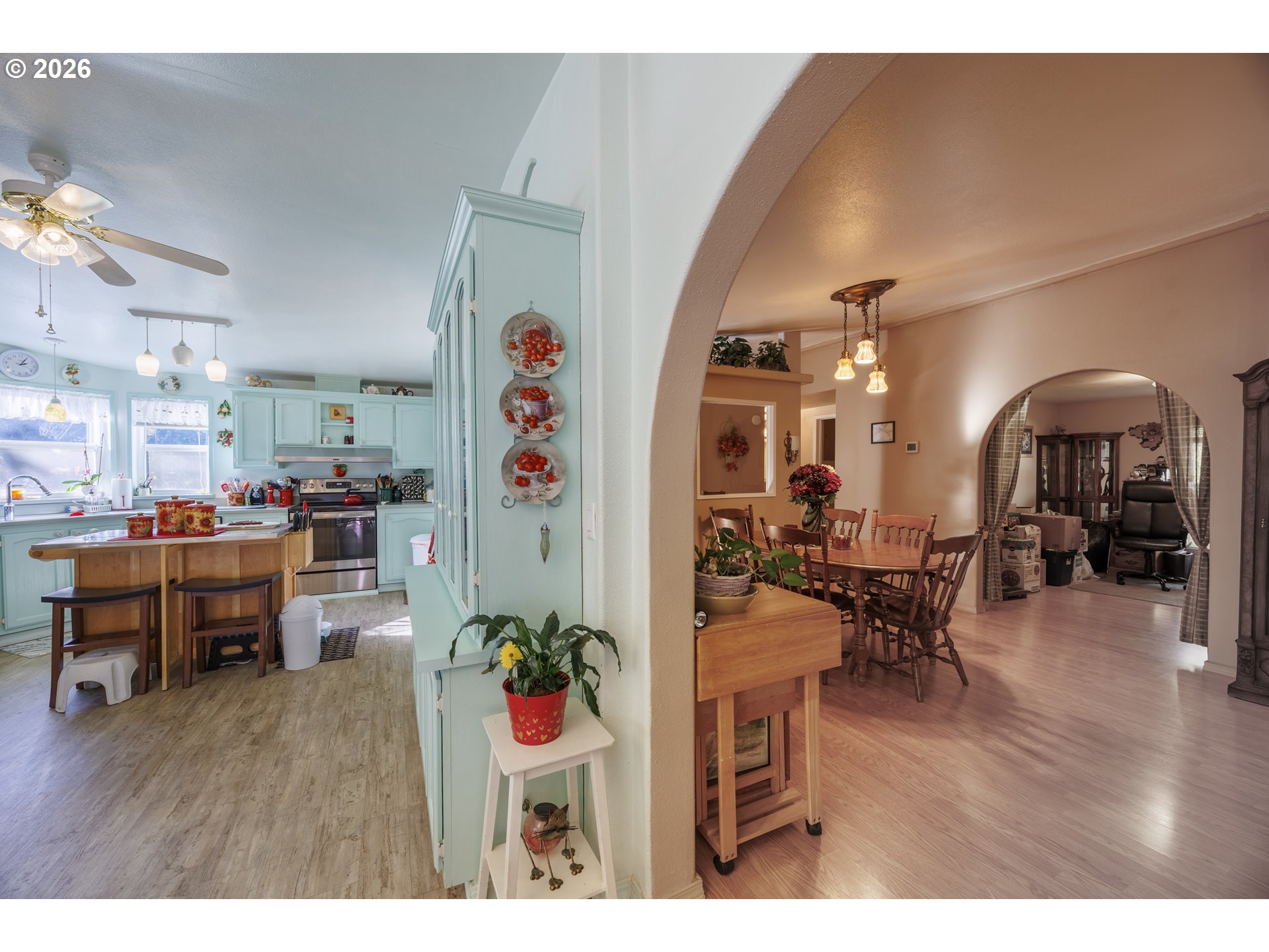 9580 North Fork Siuslaw Road Florence, OR 97439 - Photo 28 of 48 a living room with furniture and a dining room