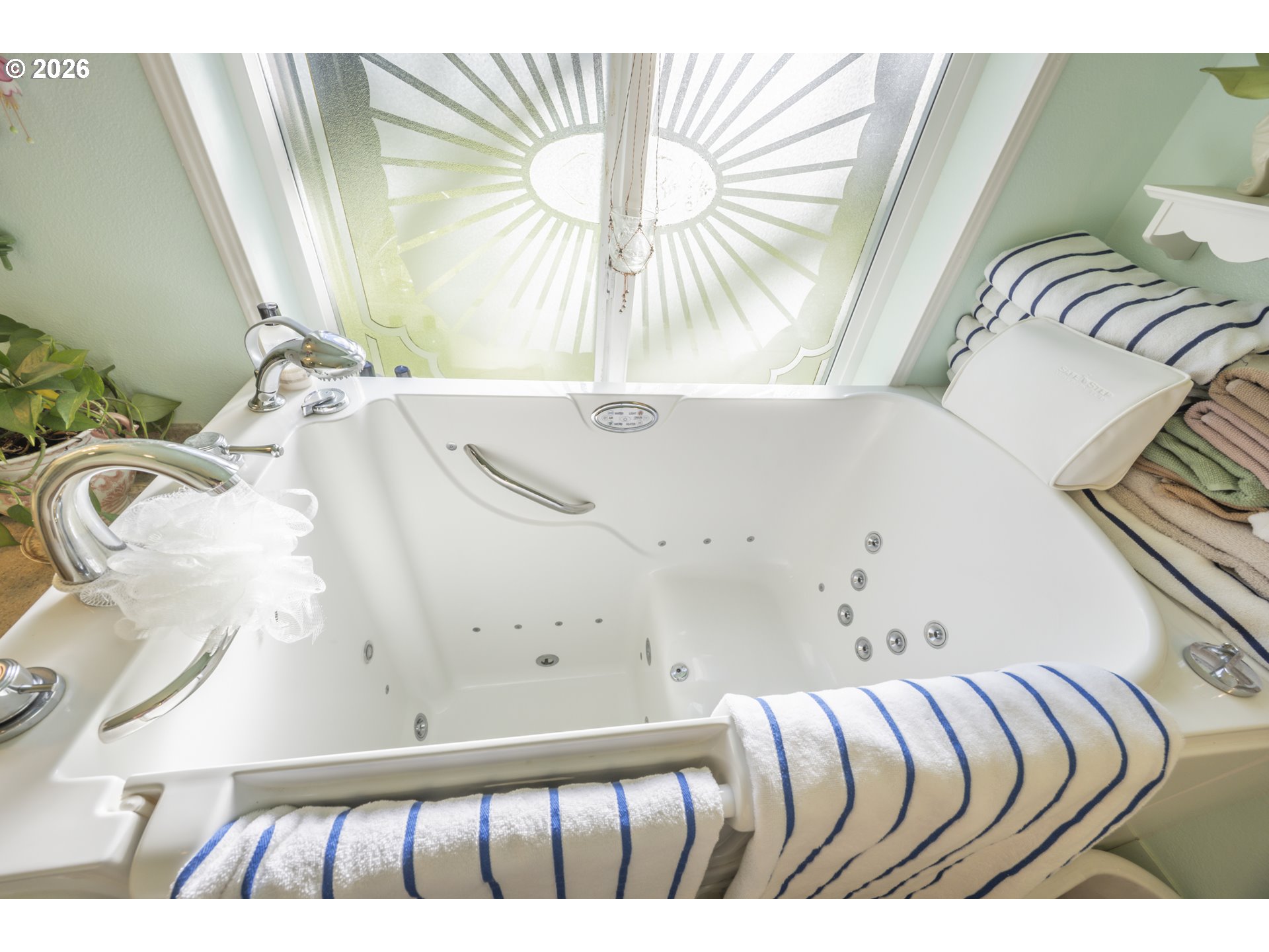 9580 North Fork Siuslaw Road Florence, OR 97439 - Photo 42 of 48 a view of a porch