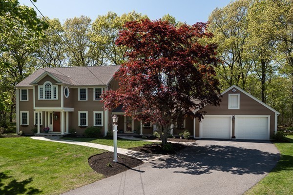 22 Andrew Isle Road Hingham, MA 02043 - Photo 2 of 25 Gallery Image 2