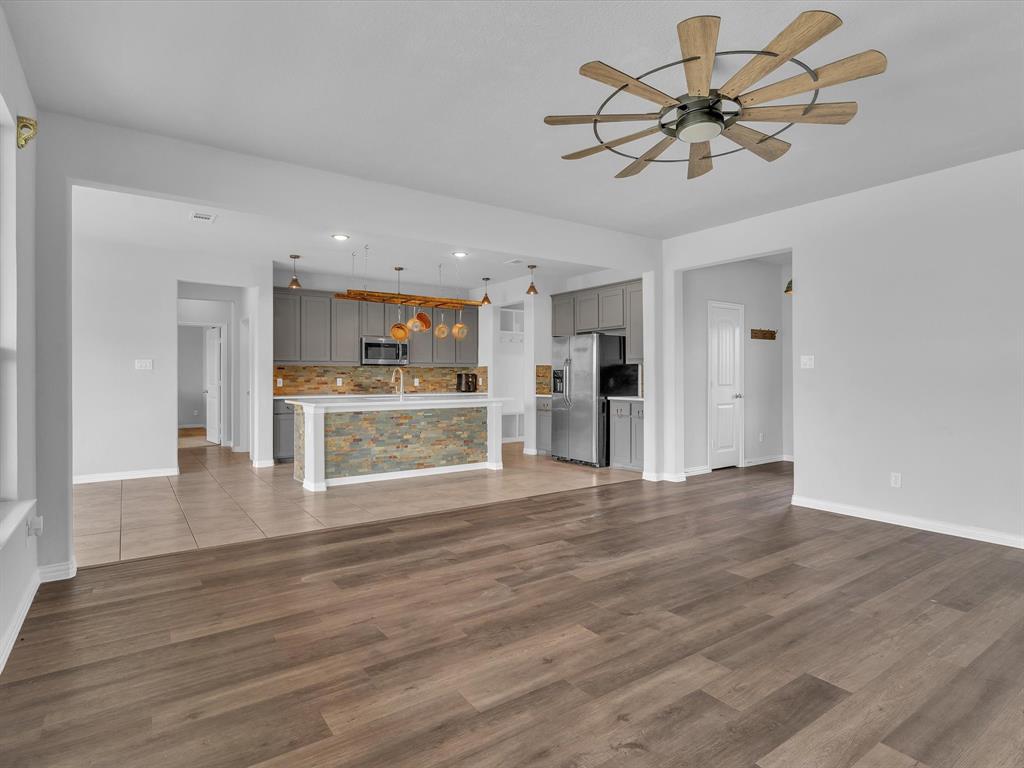 1013 Northern Oaks Court Springtown, TX 76082 - Photo 9 of 25