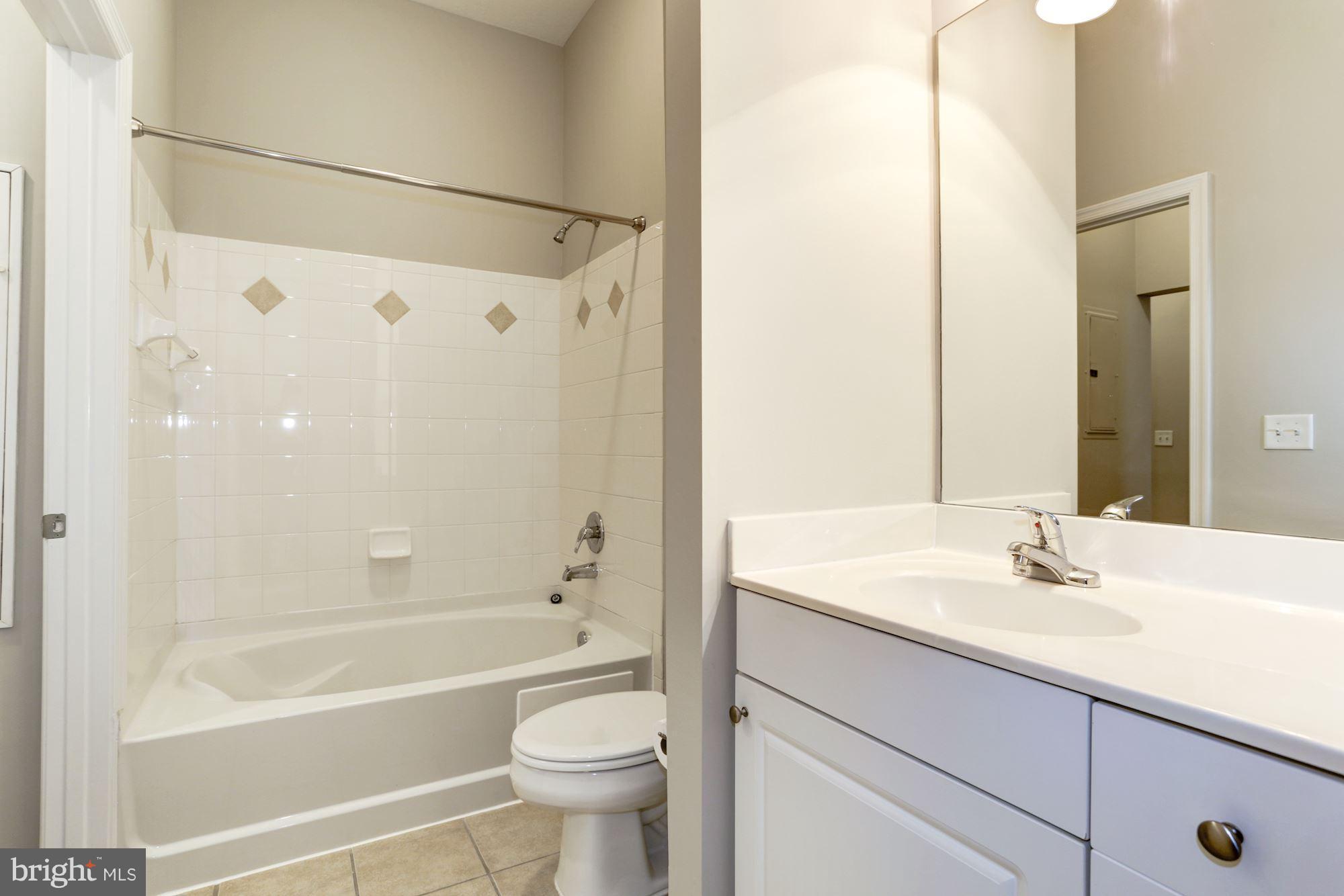 7 Booth Street, Unit 111 Gaithersburg, MD 20878 - Photo 15 of 27 Bath