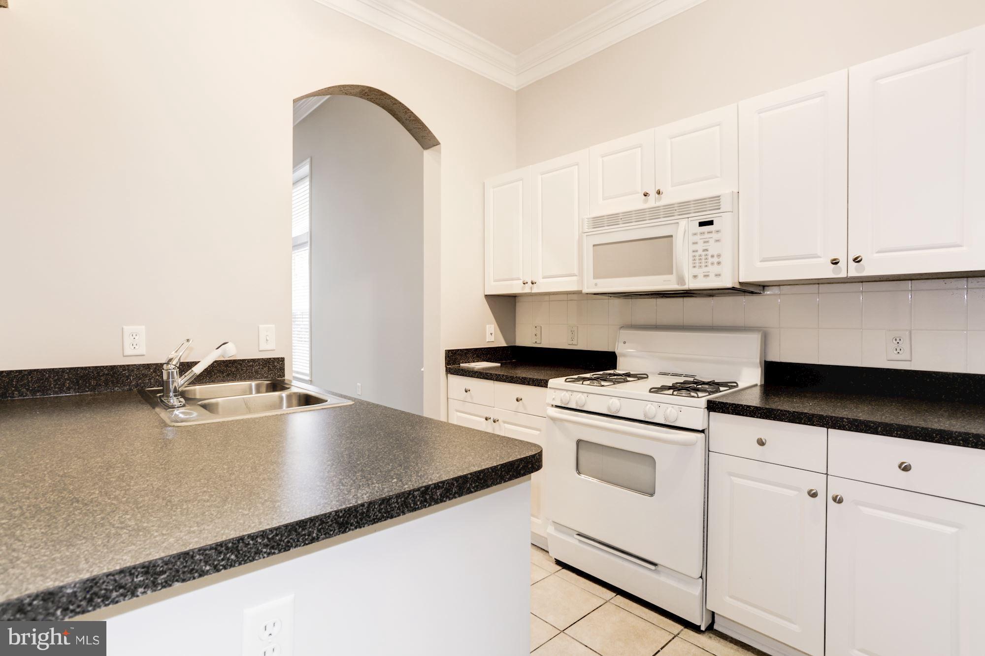 7 Booth Street, Unit 111 Gaithersburg, MD 20878 - Photo 10 of 27 Kitchen