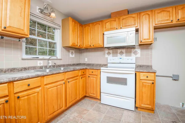 $299,000 | 135 Edgewood Heights Lane, Powell, TN 37849