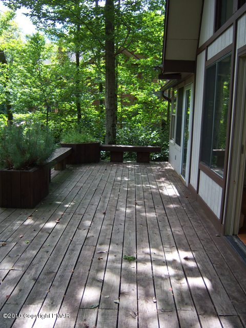 73 Cumberland Road Pocono Pines, PA 18350 - Photo 3 of 13 Deck