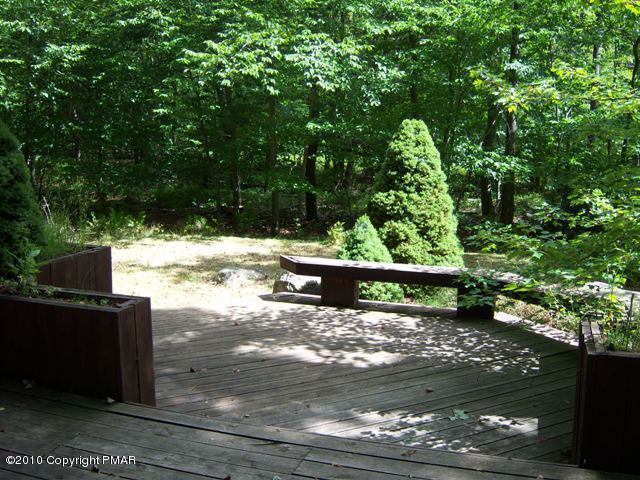 73 Cumberland Road Pocono Pines, PA 18350 - Photo 4 of 13 Deck