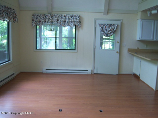 73 Cumberland Road Pocono Pines, PA 18350 - Photo 6 of 13 Dining Area