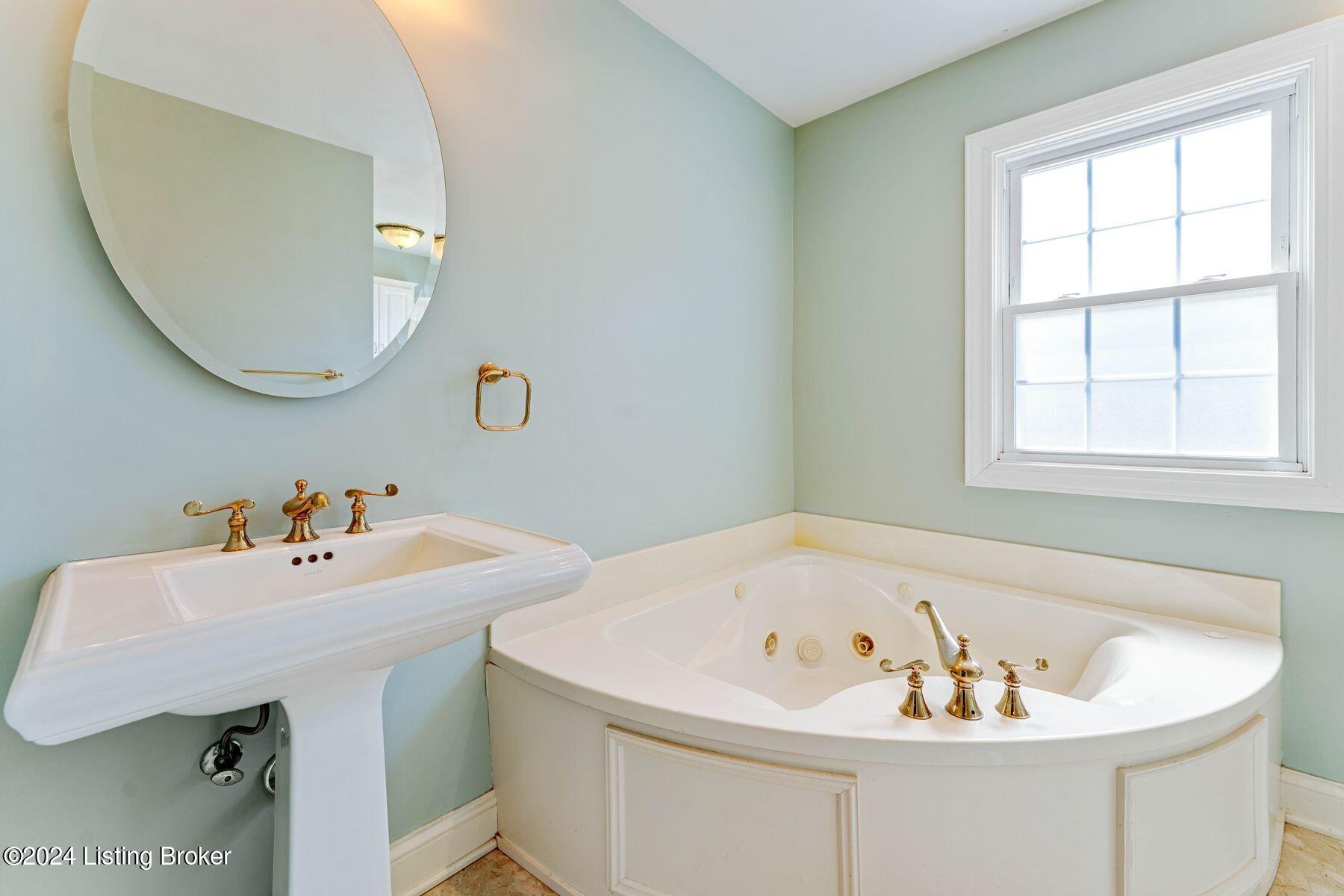 204 Gibson Road Louisville, KY 40207 - Photo 24 of 34 photo_online_028