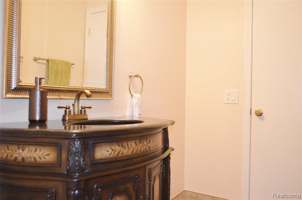 29602 Middlebelt Road, Unit 2801 Farmington Hills, MI 48334 - Photo 15 of 42