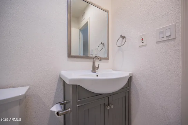 $500,000 | 3072 East Cannon Drive, Phoenix, AZ 85028