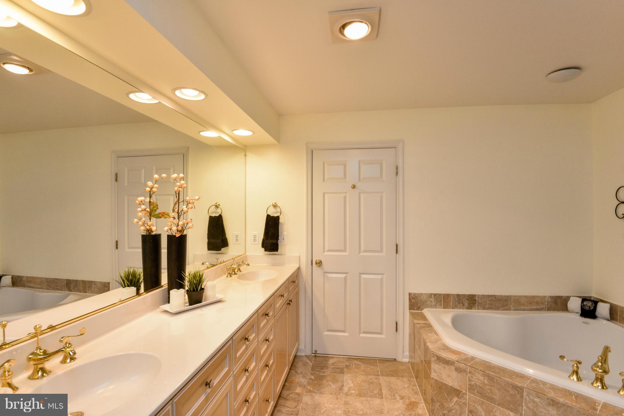12082 Kinsley Place Reston, VA 20190 - Photo 14 of 29 Bedroom (Master)