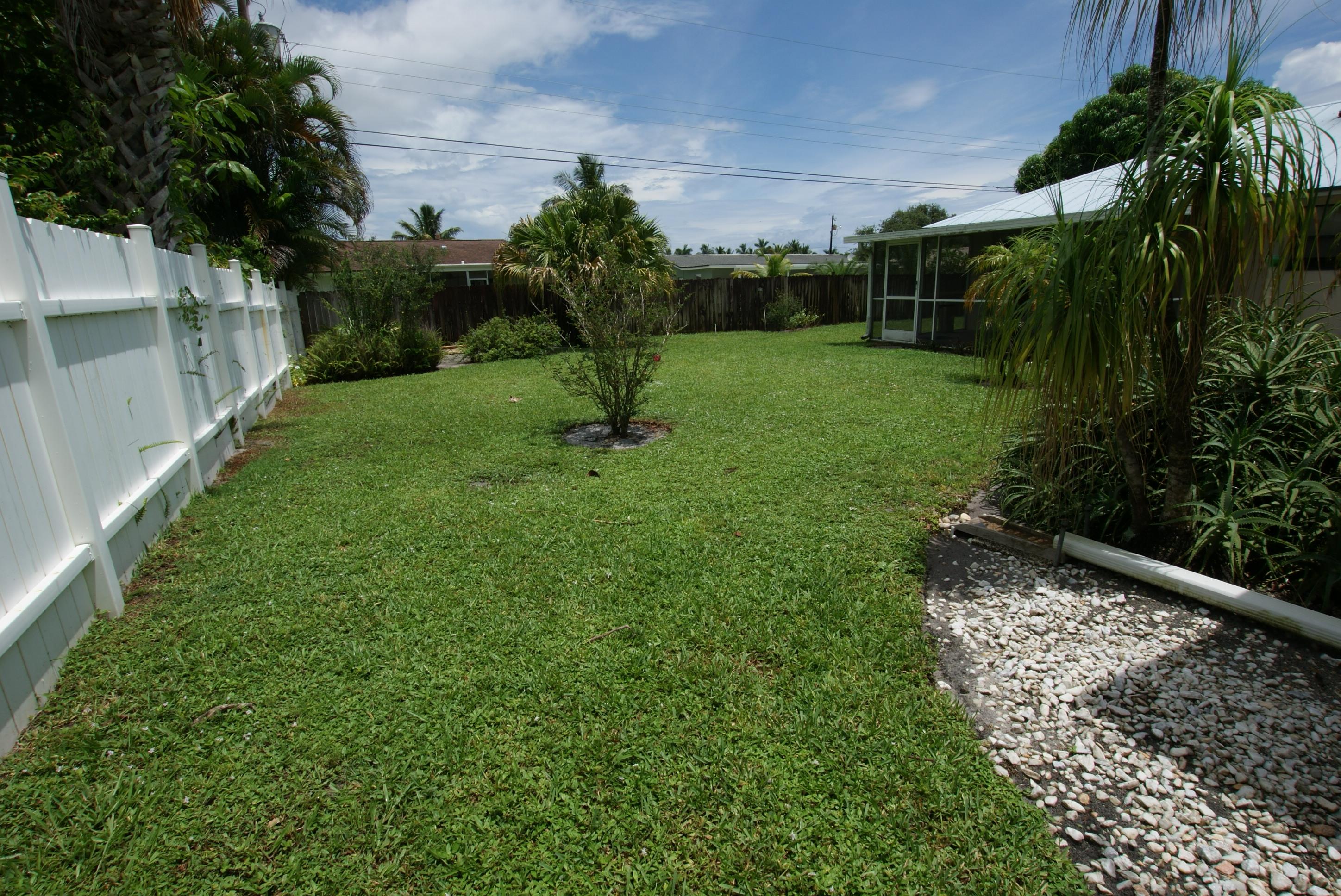 4917 Bimini Road Tequesta, FL 33469 - Photo 15 of 53 Backyard