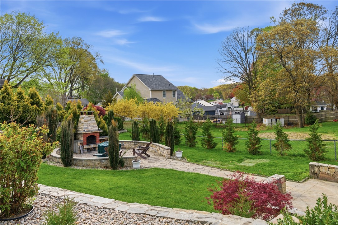 126 Lilac Avenue Woonsocket, RI 02895 - Photo 3 of 27