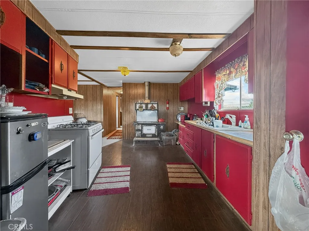 230 Patterson Road Rosamond, CA 93560 - Photo 10 of 18 a kitchen with lots of counter top space