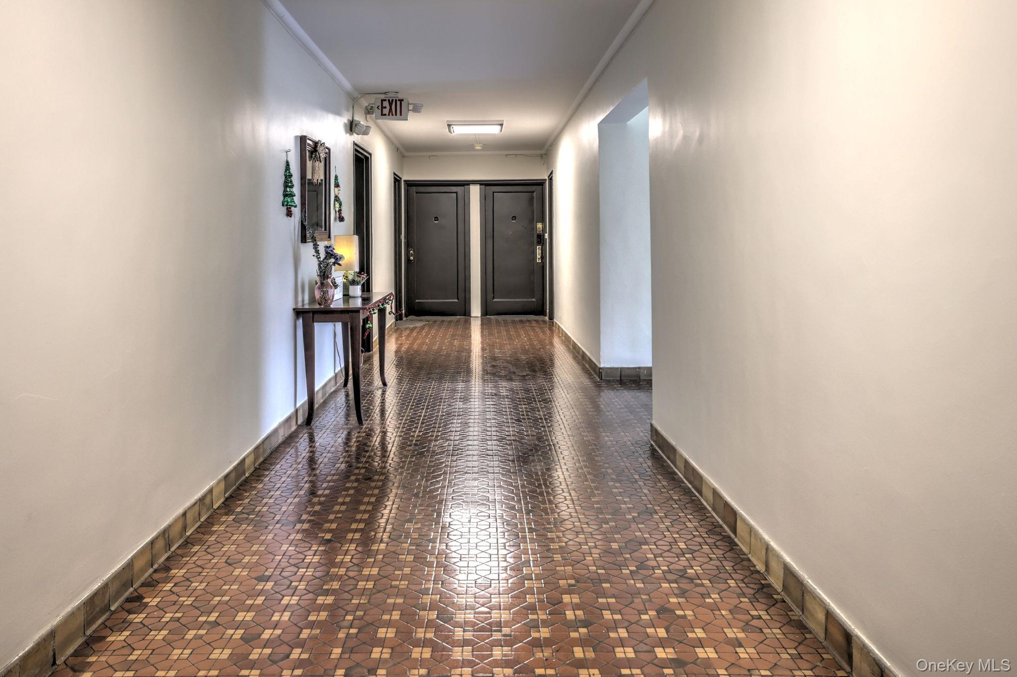 450 Pelham Road, Unit 3B New Rochelle, NY 10805 - Photo 10 of 22 Hallway with baseboards
