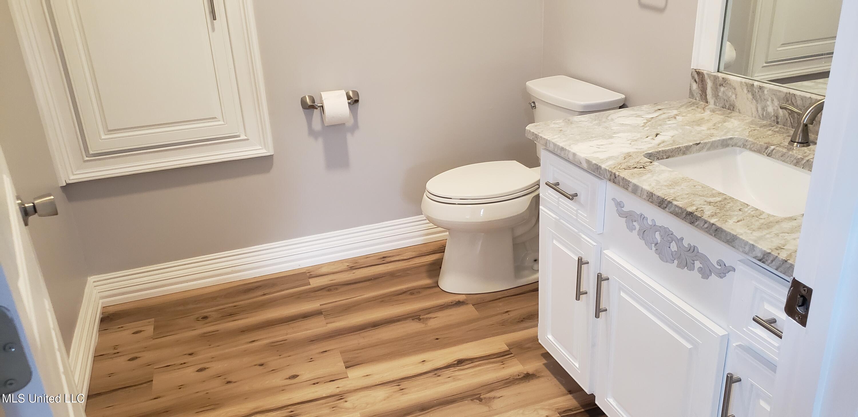 2096 North Topisaw Road Ruth, MS 39662 - Photo 7 of 11 Bathroom #1 view split