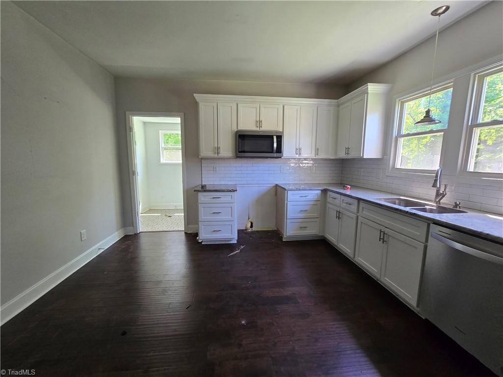106 South Fieldcrest Road Eden, NC 27288 - Photo 3 of 22