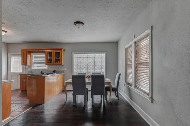 $2,795 | 2410 Cleburne Street, Houston, TX 77004