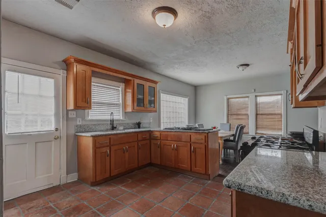 $2,795 | 2410 Cleburne Street, Houston, TX 77004