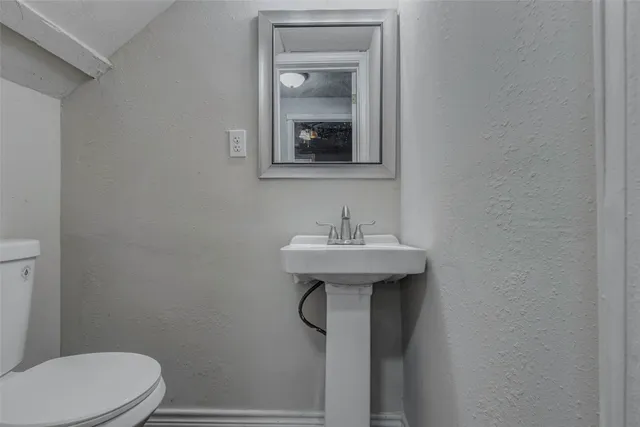 $2,795 | 2410 Cleburne Street, Houston, TX 77004