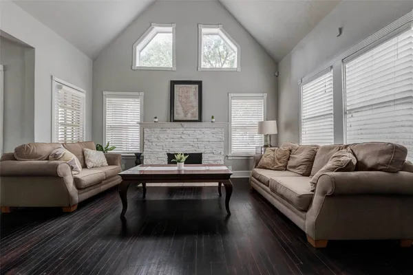 $2,795 | 2410 Cleburne Street, Houston, TX 77004