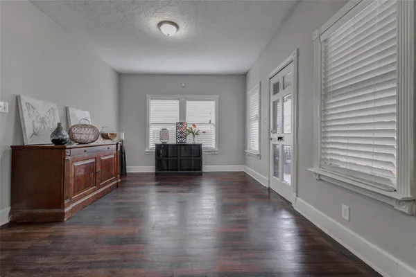 $2,795 | 2410 Cleburne Street, Houston, TX 77004