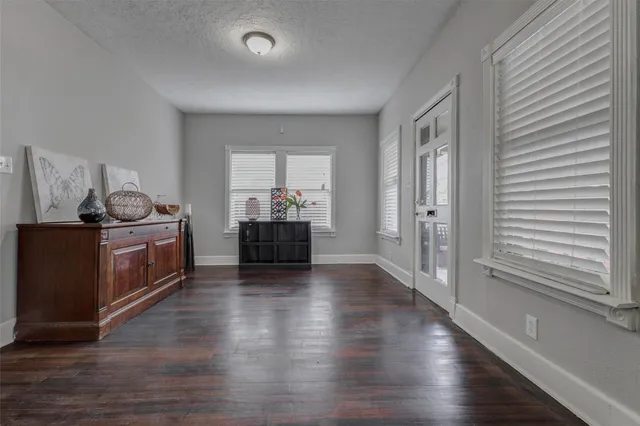 $2,795 | 2410 Cleburne Street, Houston, TX 77004