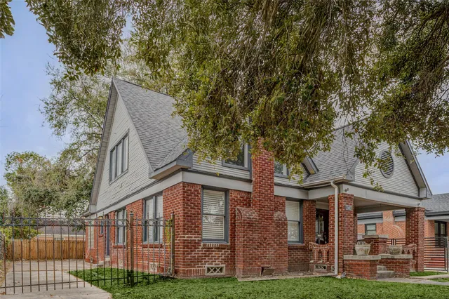 $2,795 | 2410 Cleburne Street, Houston, TX 77004