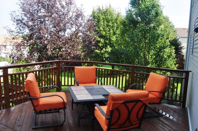 127 Barnes Road Elgin, IL 60124 - Photo 18 of 19 a outdoor view with a sitting space