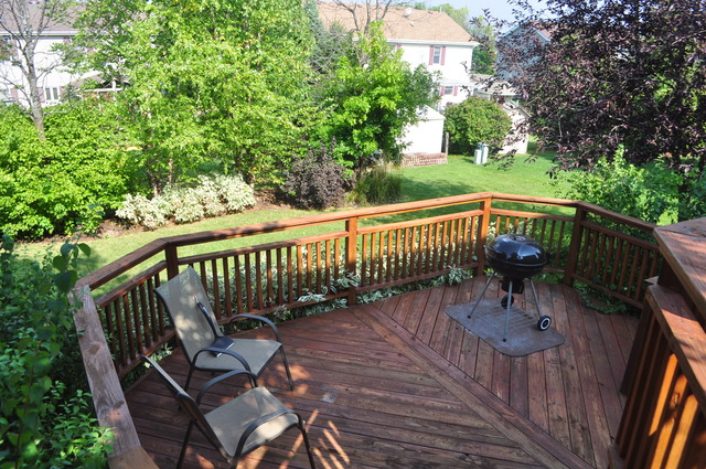 127 Barnes Road Elgin, IL 60124 - Photo 19 of 19 a view of a bench in a balcony