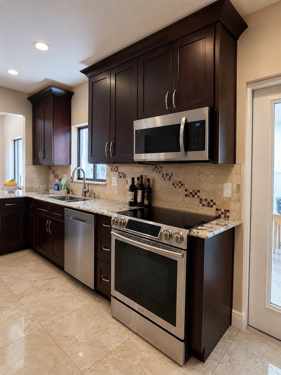 21719 Cromwell Circle Boca Raton, FL 33486 - Photo 15 of 85