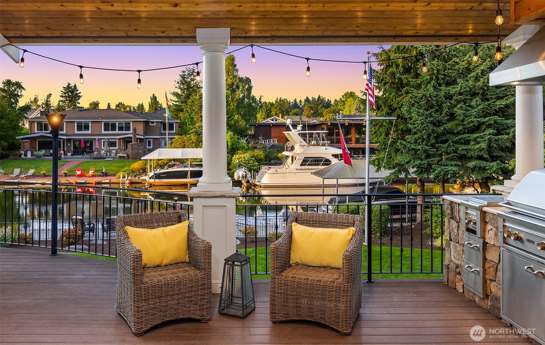 67 Cascade Key Bellevue, WA 98006 - Photo 24 of 39 a view of a chairs and table in the balcony