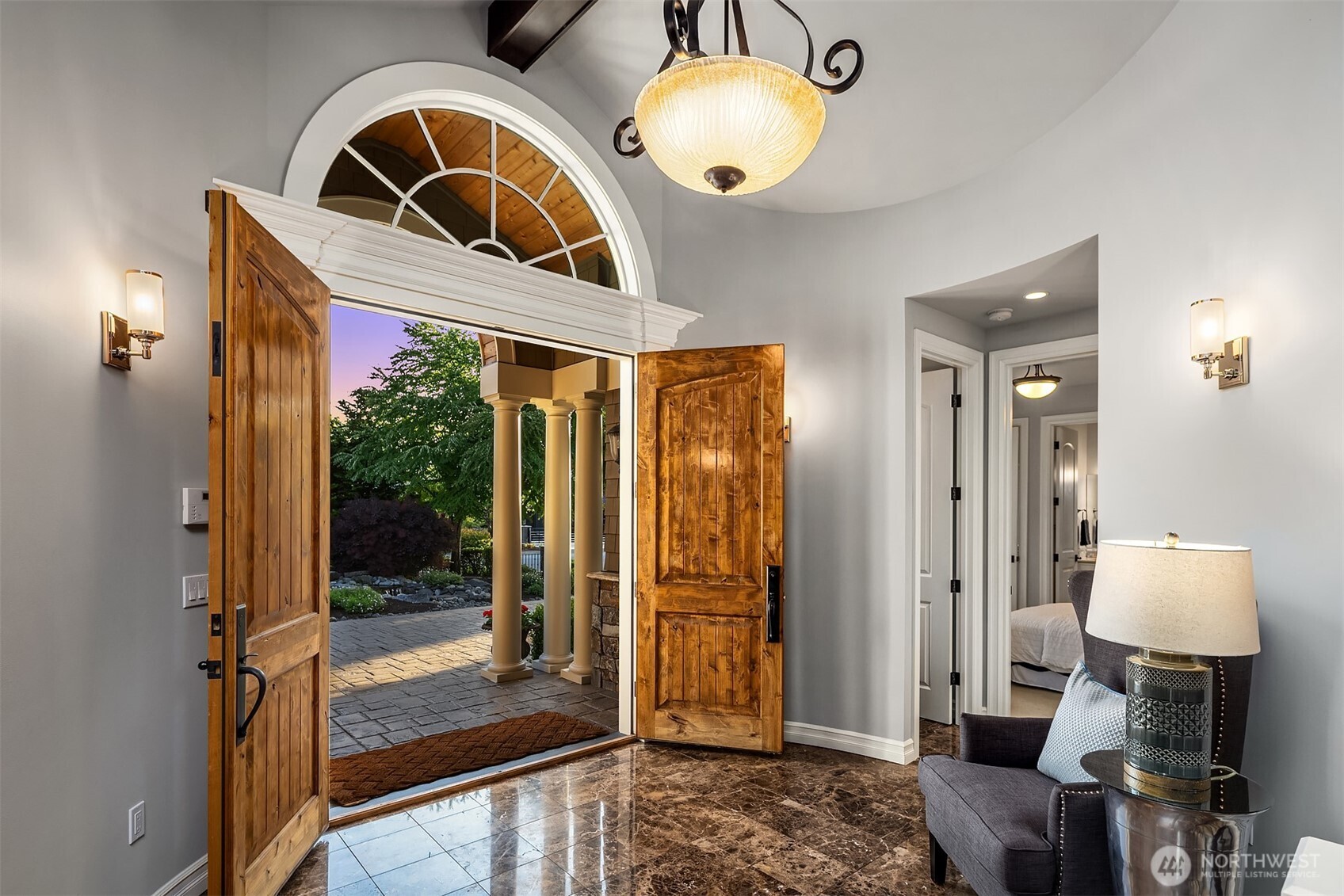 67 Cascade Key Bellevue, WA 98006 - Photo 5 of 39 a view of a livingroom with furniture and front door