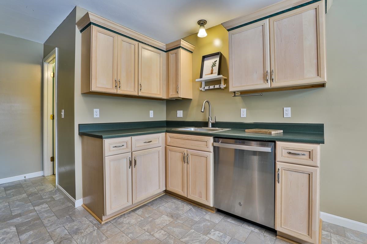 33 Merrimack Road, Unit A Amherst, NH 03031 - Photo 11 of 23
