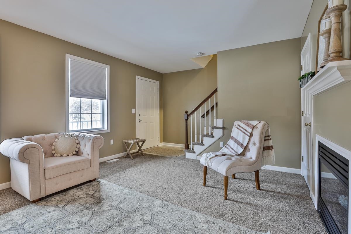 33 Merrimack Road, Unit A Amherst, NH 03031 - Photo 4 of 23