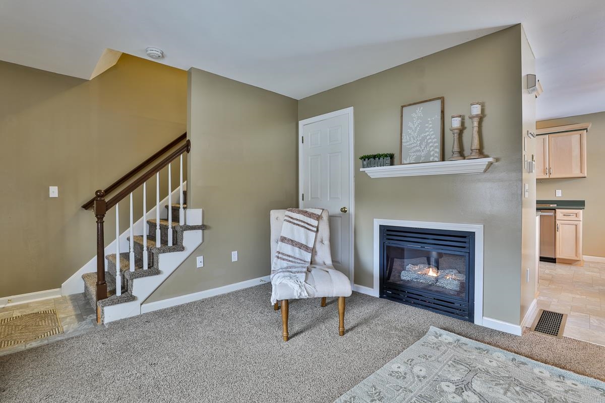 33 Merrimack Road, Unit A Amherst, NH 03031 - Photo 5 of 23